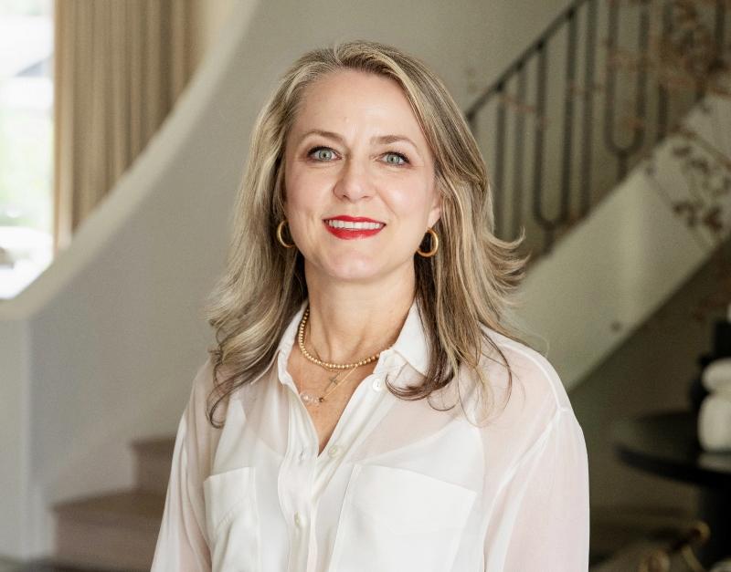 Laura Lisa Pryor headshot 2024