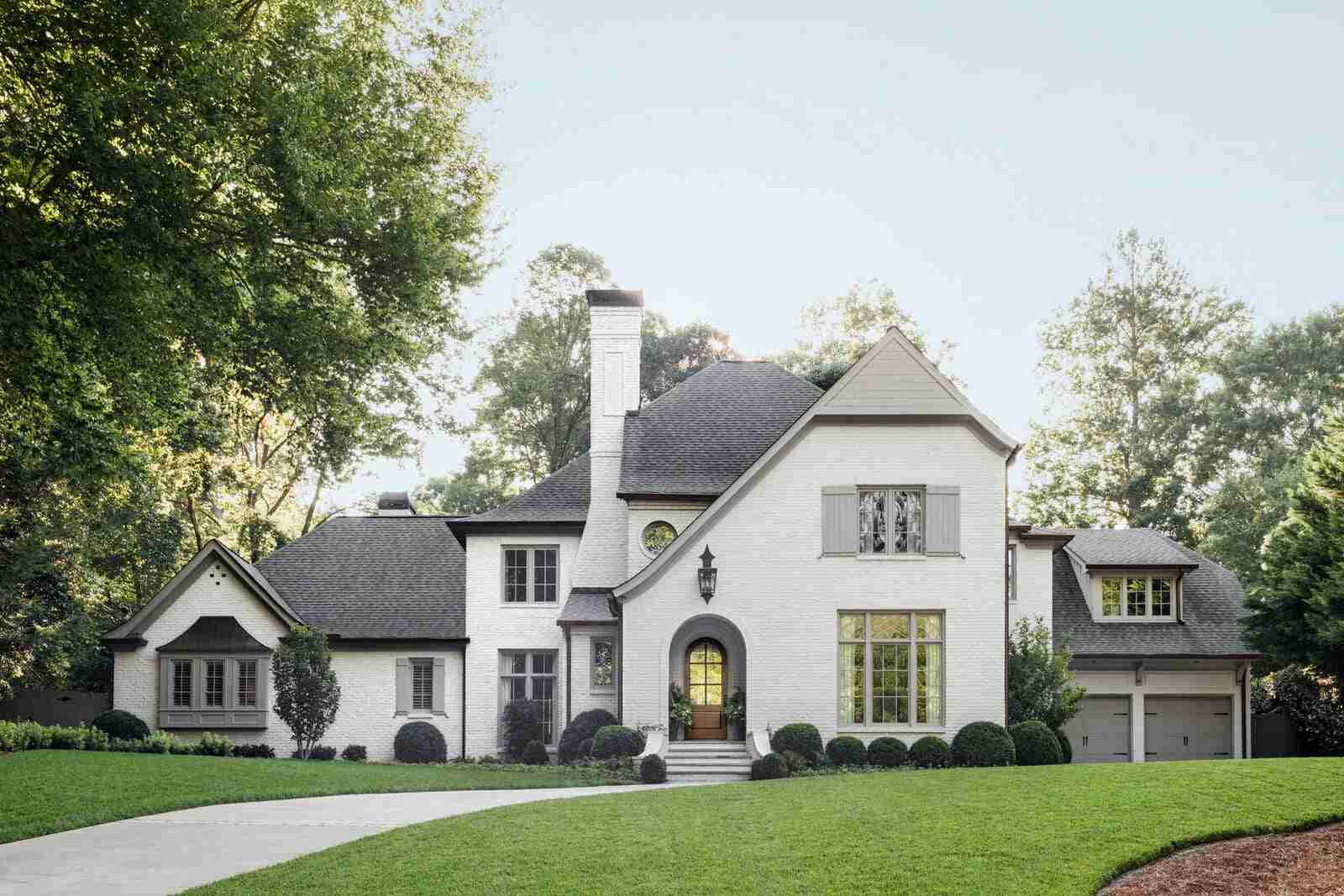 LindaMacArthurArchitect7_9_19_RusticWhite_001 (2)